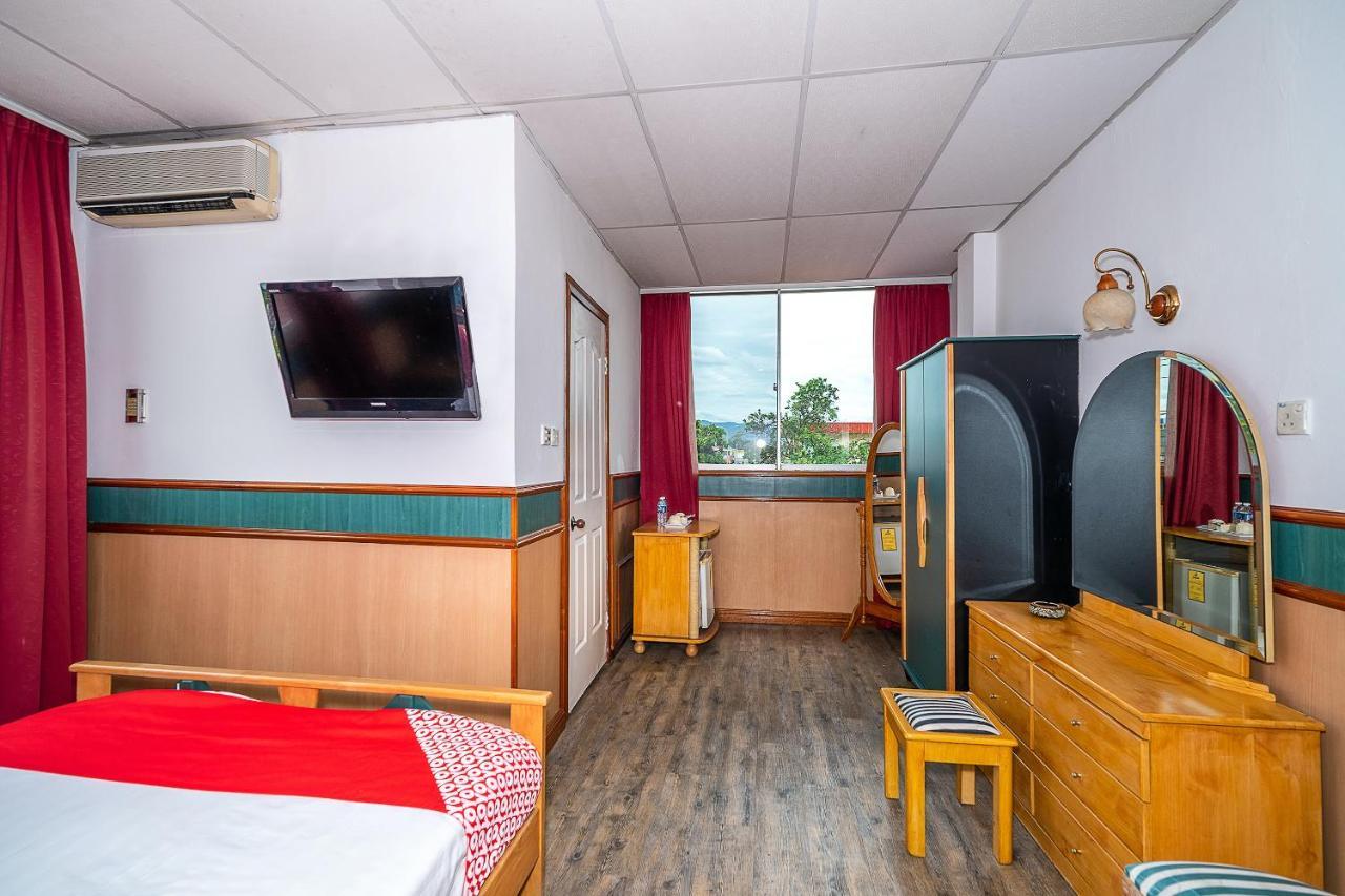 Oyo 89864 Hotel Holiday Park Kota Kinabalu Extérieur photo
