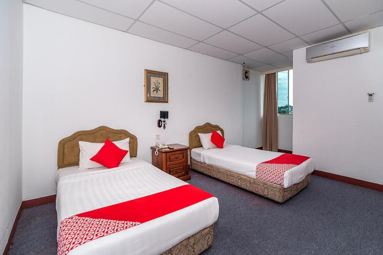 Oyo 89864 Hotel Holiday Park Kota Kinabalu Extérieur photo