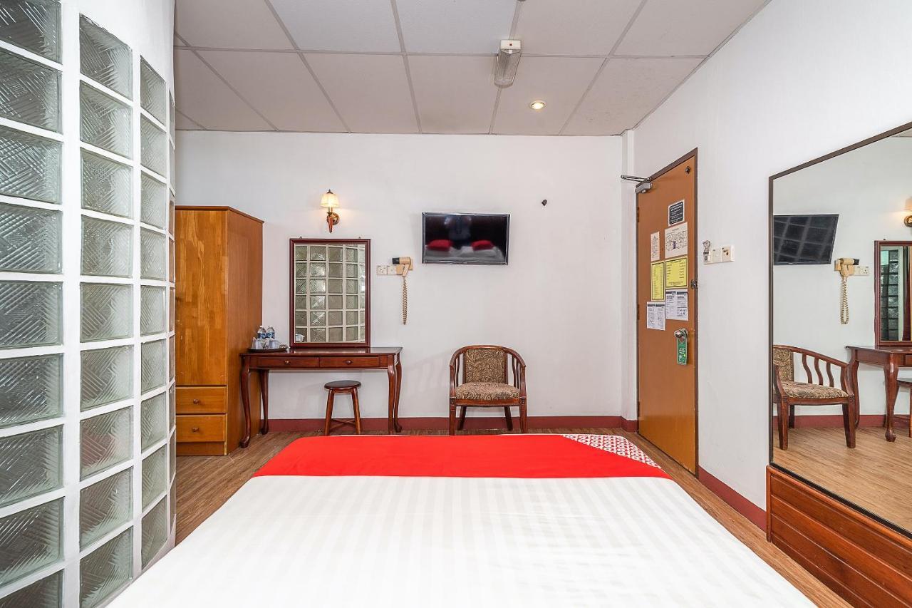 Oyo 89864 Hotel Holiday Park Kota Kinabalu Extérieur photo