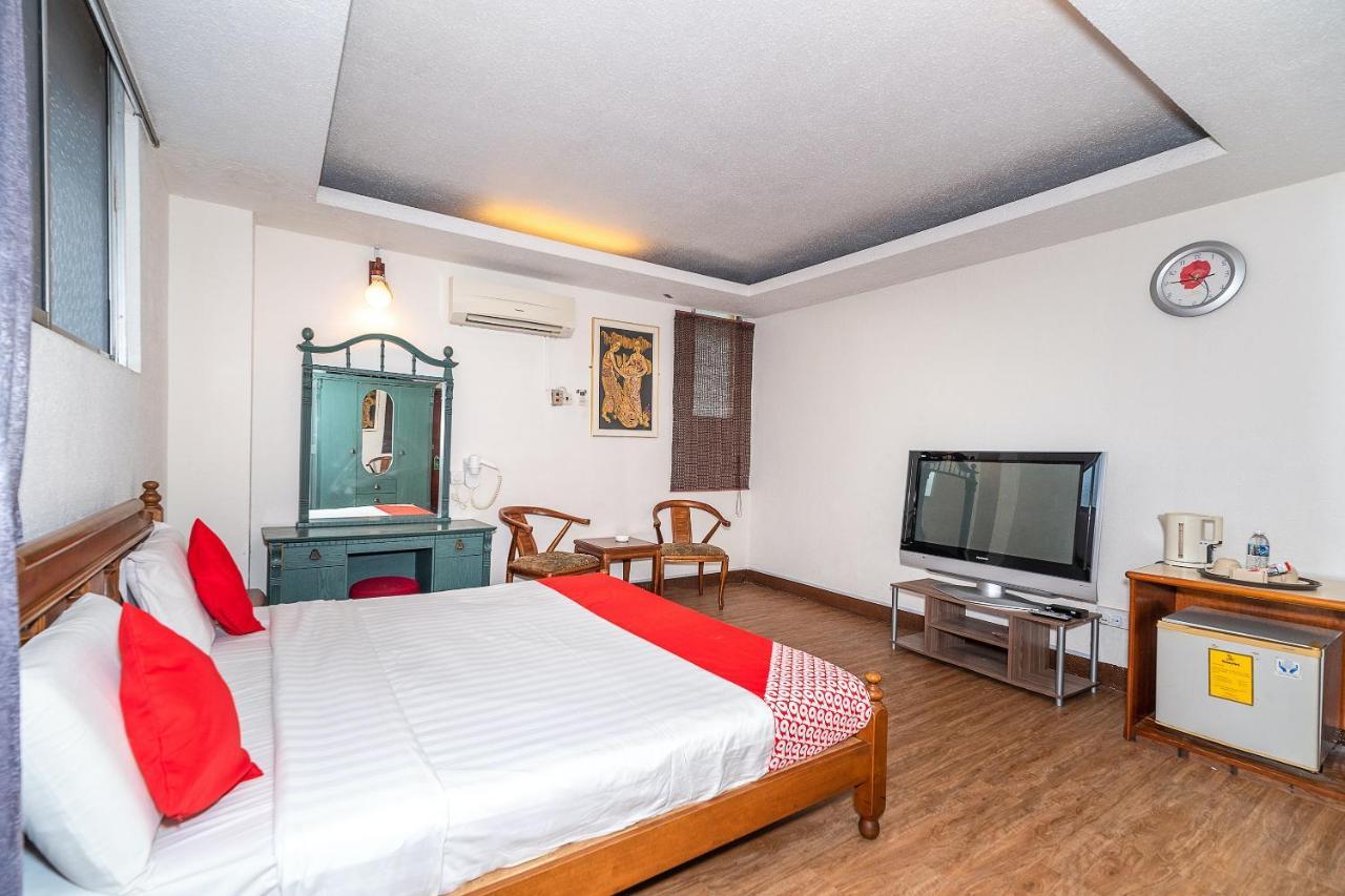 Oyo 89864 Hotel Holiday Park Kota Kinabalu Extérieur photo
