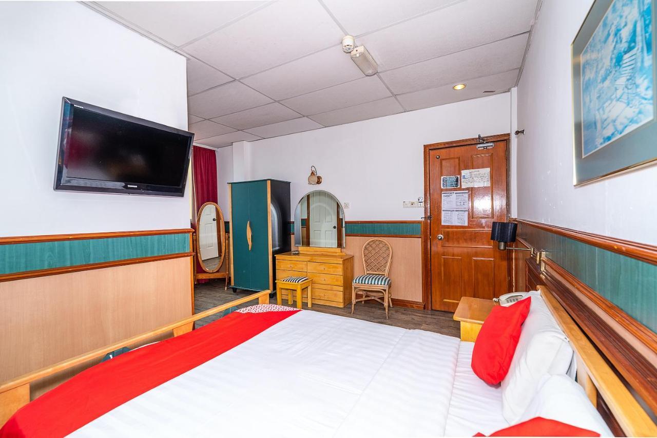 Oyo 89864 Hotel Holiday Park Kota Kinabalu Extérieur photo