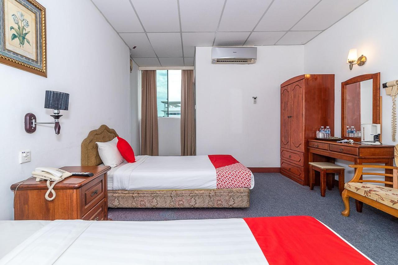 Oyo 89864 Hotel Holiday Park Kota Kinabalu Extérieur photo