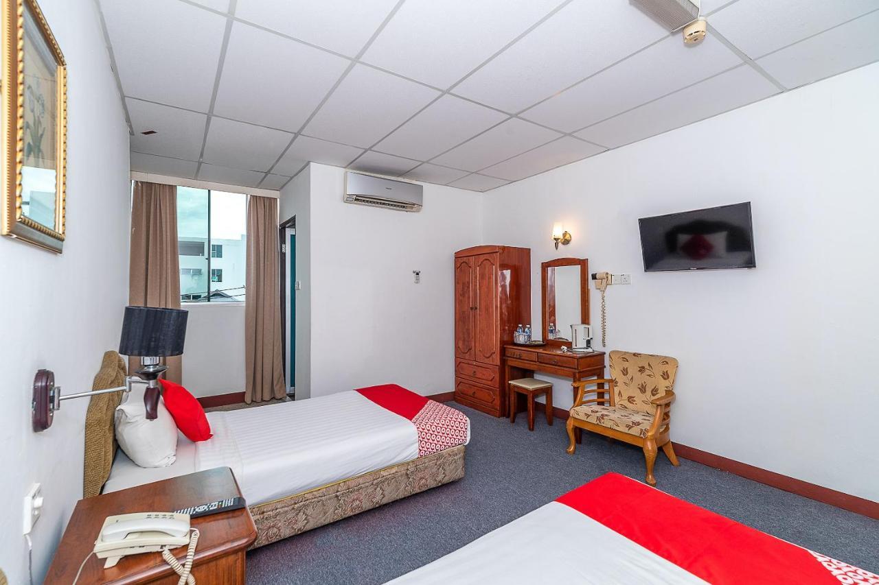 Oyo 89864 Hotel Holiday Park Kota Kinabalu Extérieur photo
