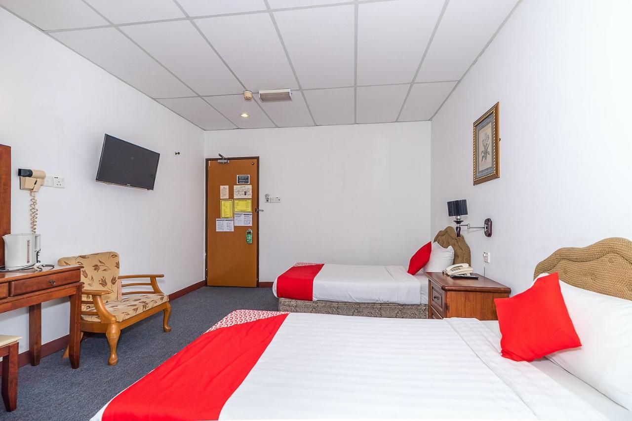 Oyo 89864 Hotel Holiday Park Kota Kinabalu Extérieur photo
