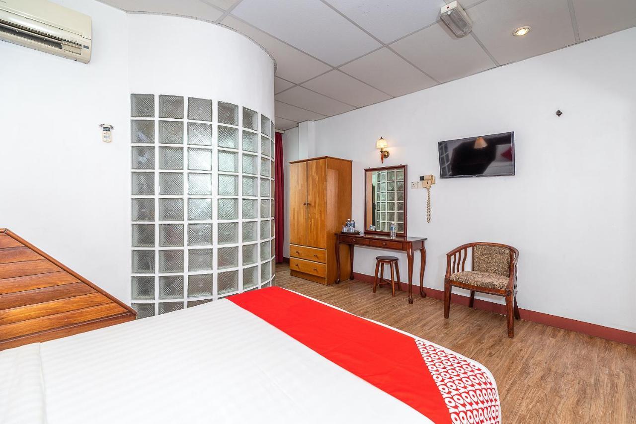 Oyo 89864 Hotel Holiday Park Kota Kinabalu Extérieur photo