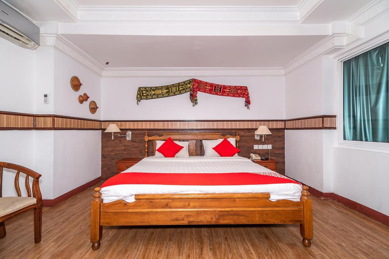 Oyo 89864 Hotel Holiday Park Kota Kinabalu Extérieur photo
