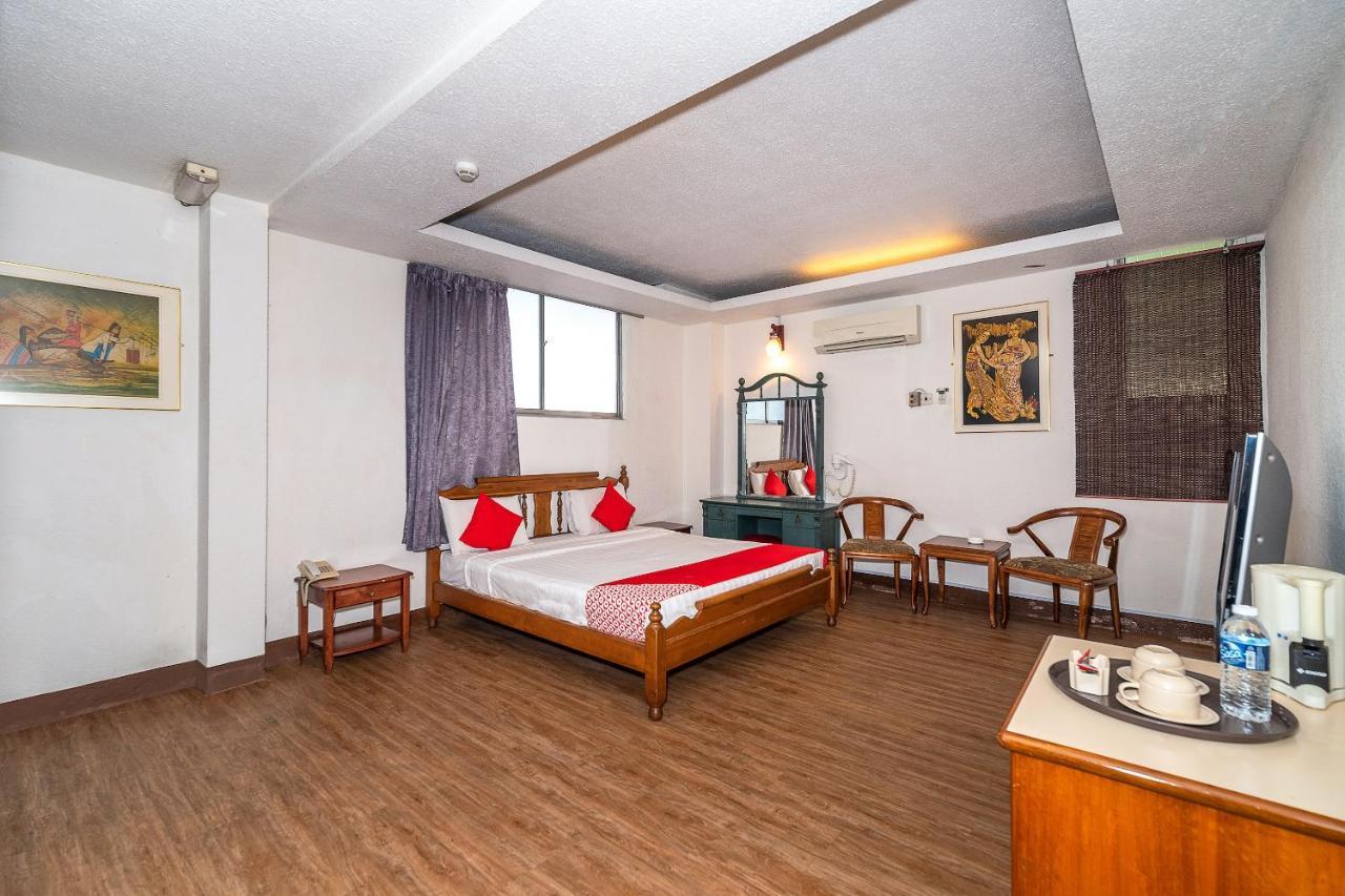 Oyo 89864 Hotel Holiday Park Kota Kinabalu Extérieur photo