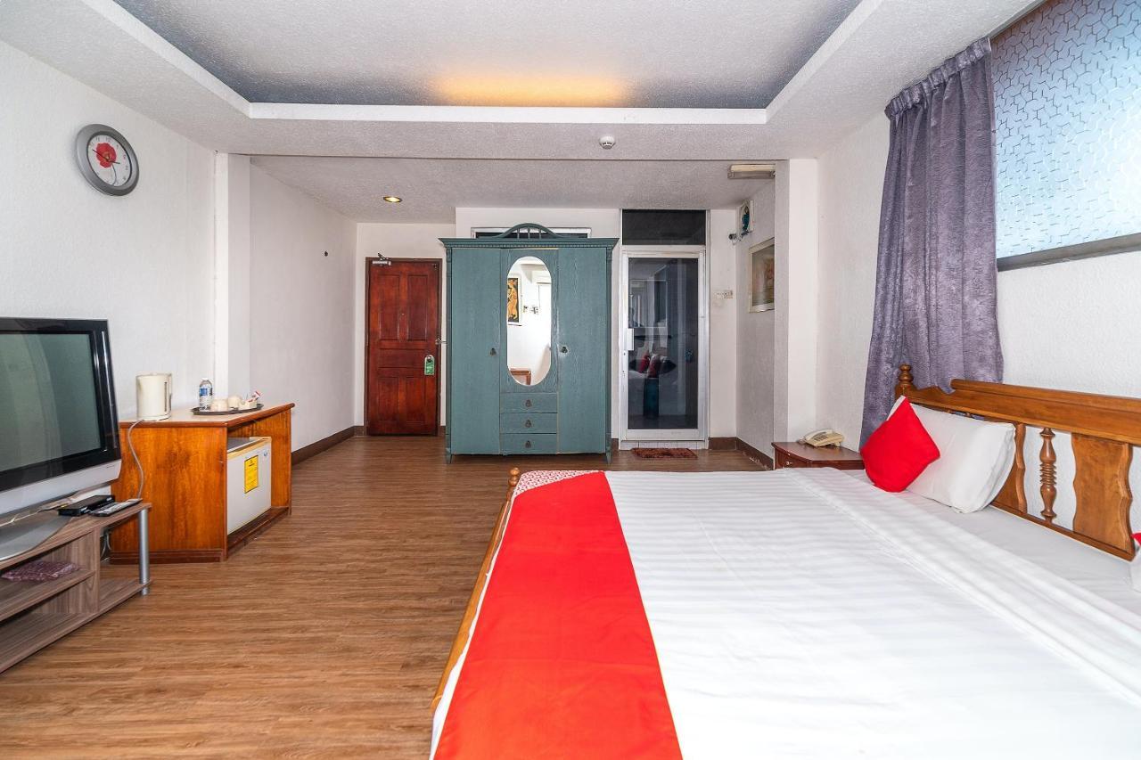 Oyo 89864 Hotel Holiday Park Kota Kinabalu Extérieur photo