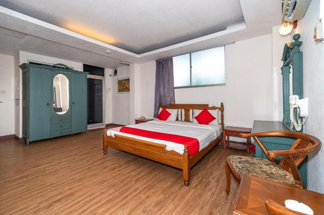 Oyo 89864 Hotel Holiday Park Kota Kinabalu Extérieur photo