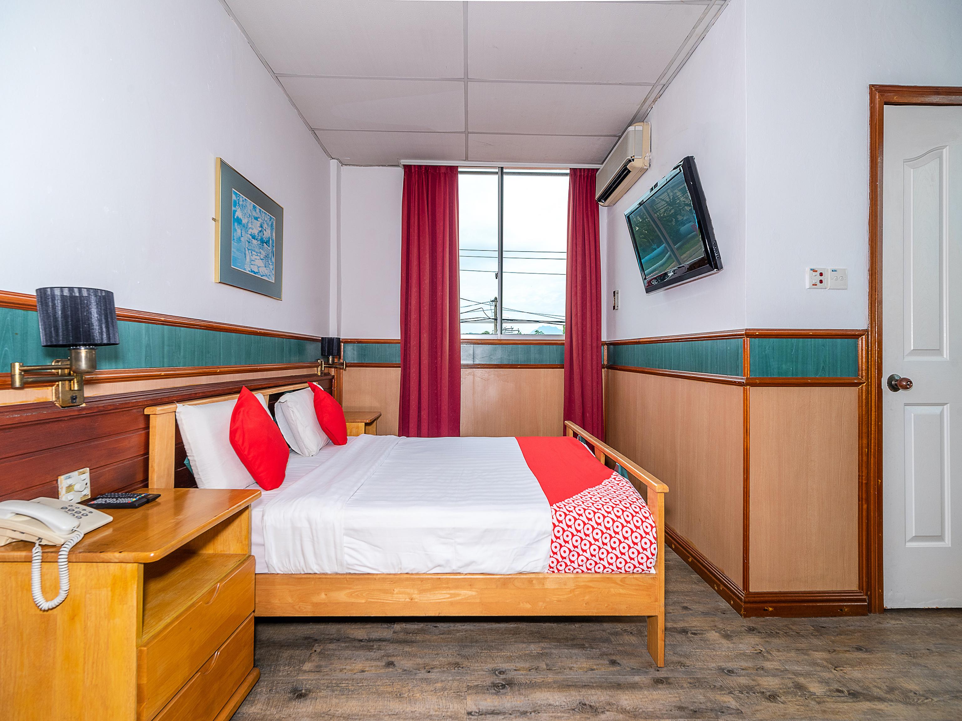 Oyo 89864 Hotel Holiday Park Kota Kinabalu Extérieur photo