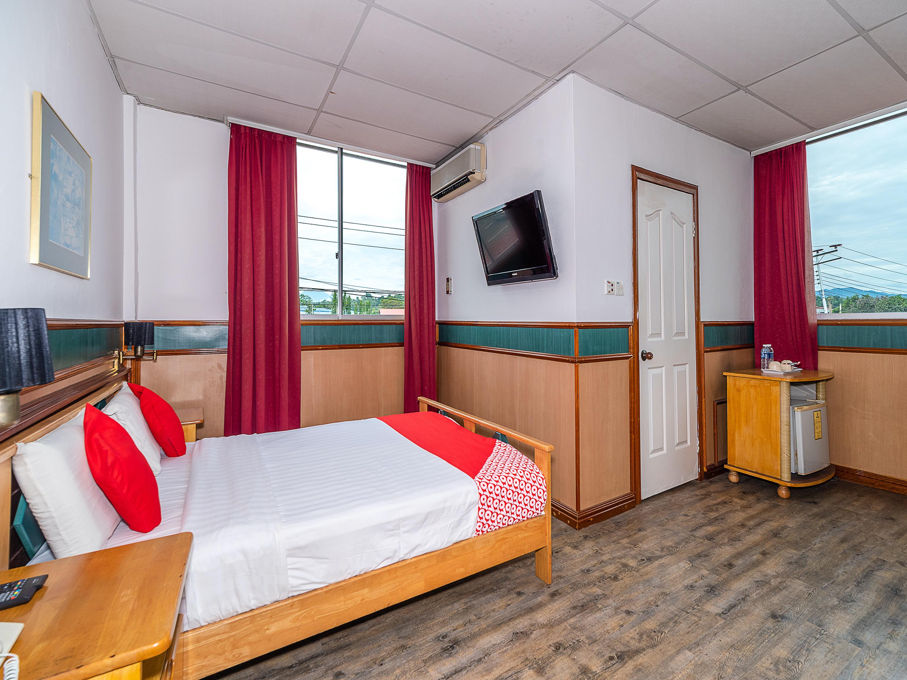 Oyo 89864 Hotel Holiday Park Kota Kinabalu Extérieur photo
