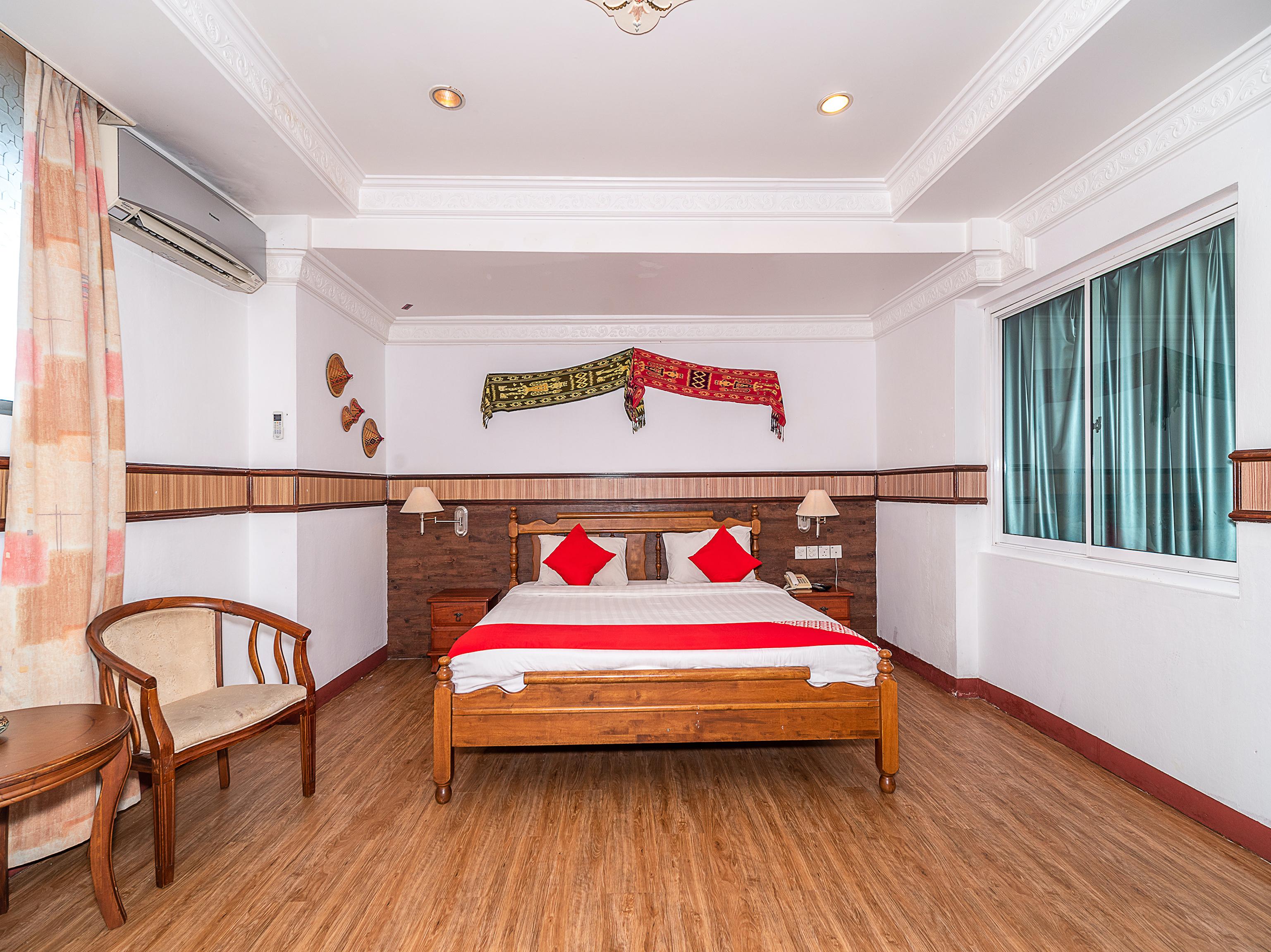 Oyo 89864 Hotel Holiday Park Kota Kinabalu Extérieur photo