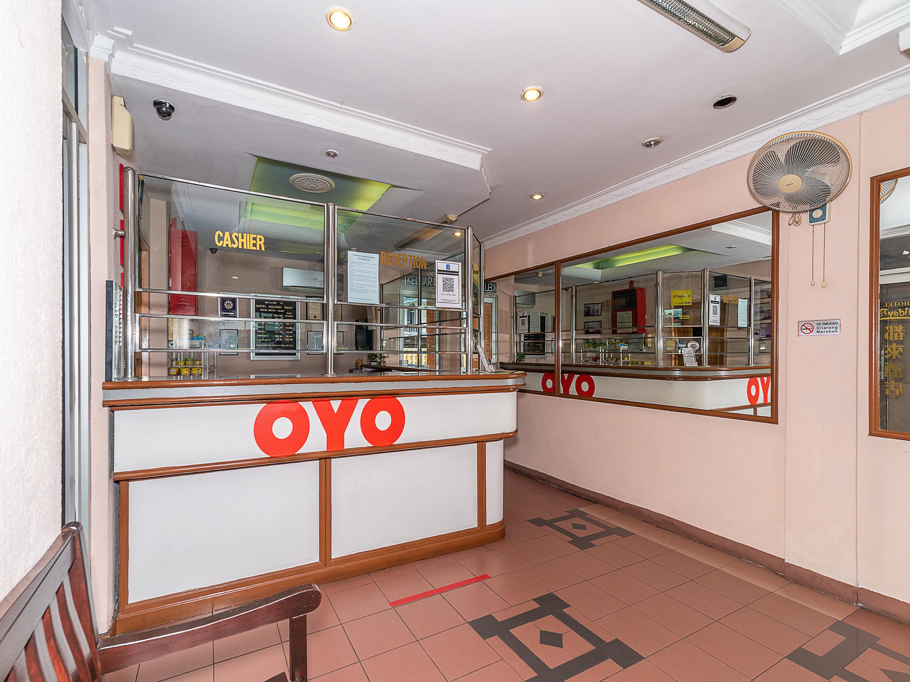 Oyo 89864 Hotel Holiday Park Kota Kinabalu Extérieur photo