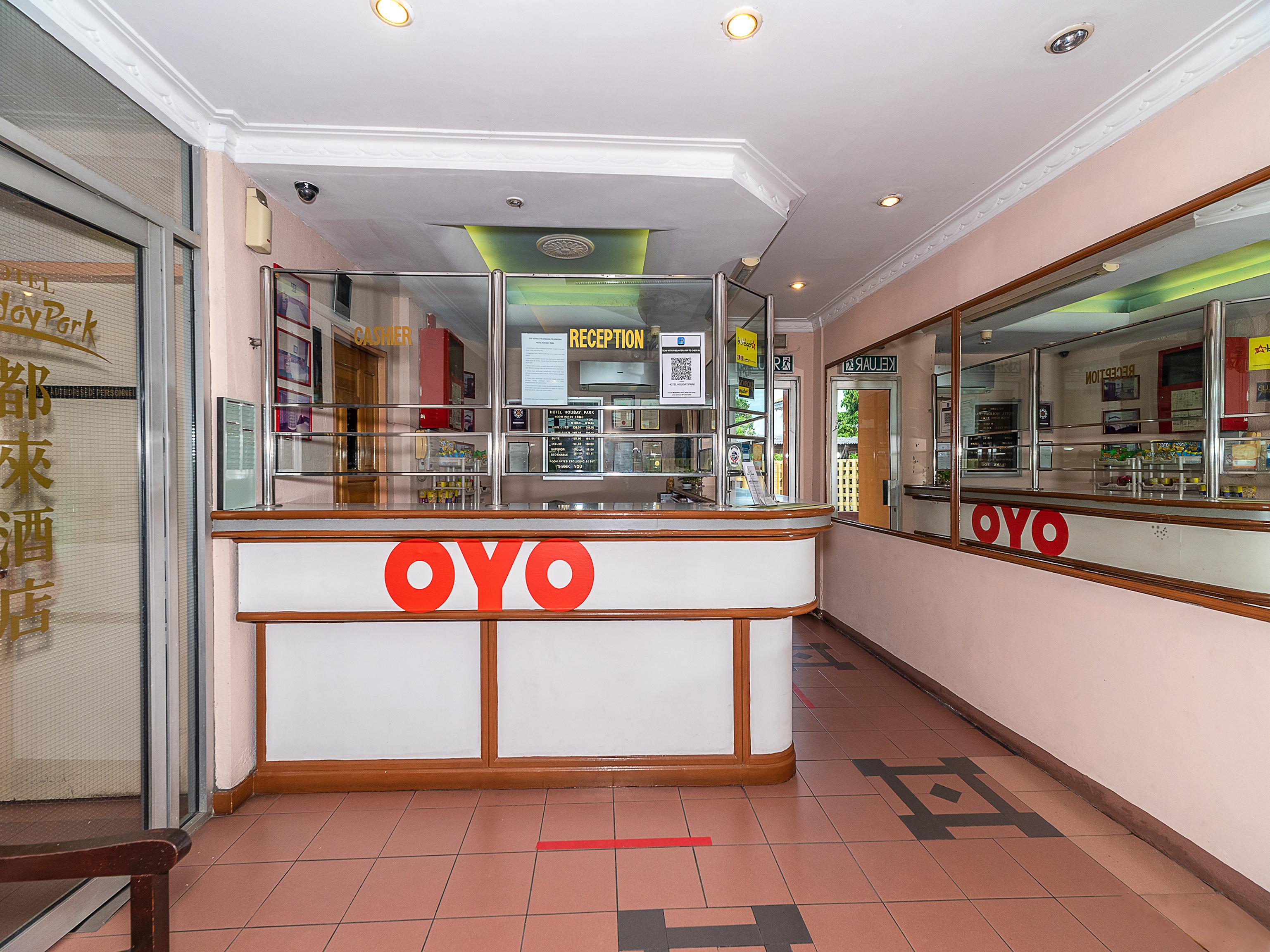 Oyo 89864 Hotel Holiday Park Kota Kinabalu Extérieur photo