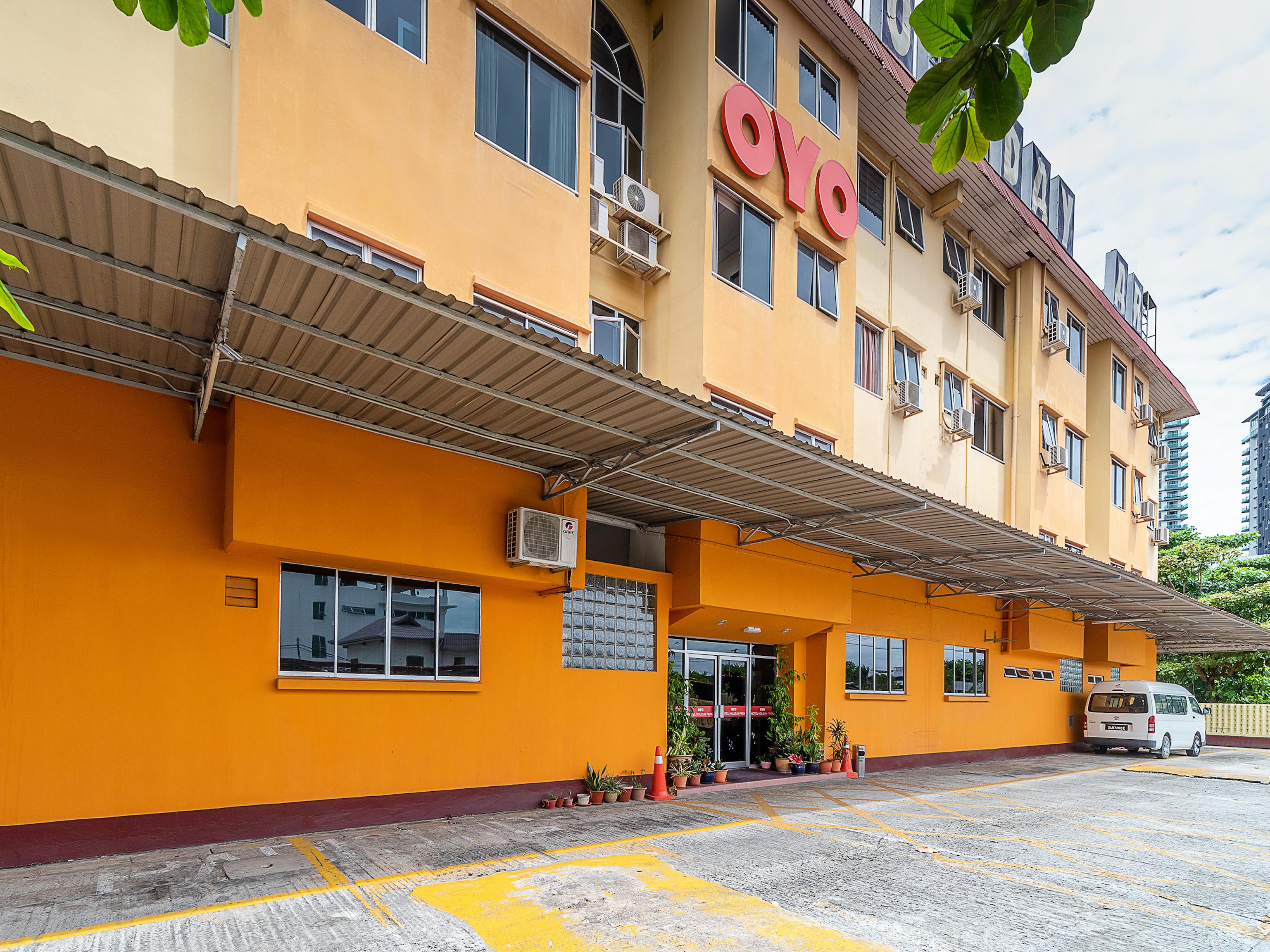 Oyo 89864 Hotel Holiday Park Kota Kinabalu Extérieur photo