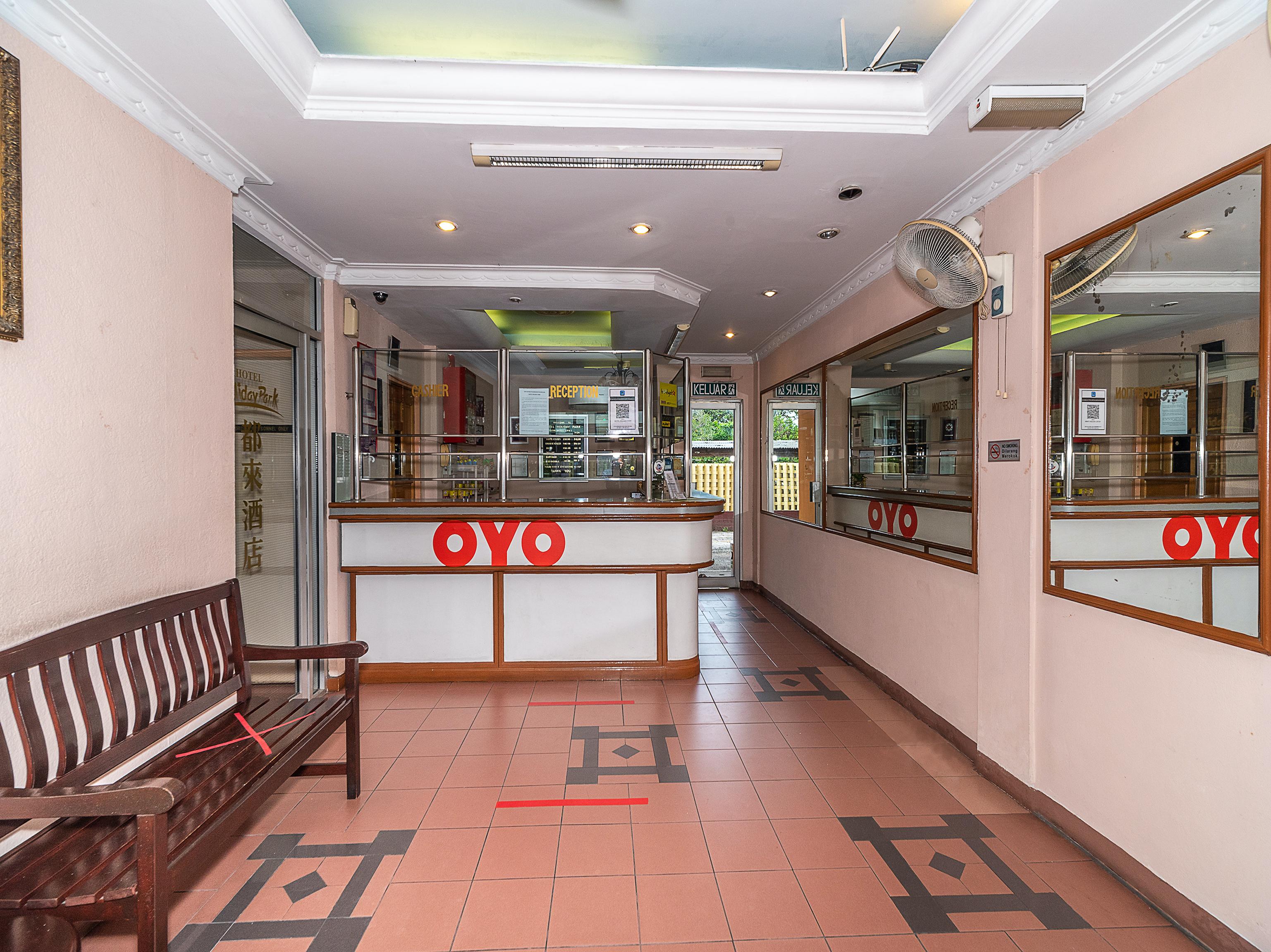 Oyo 89864 Hotel Holiday Park Kota Kinabalu Extérieur photo