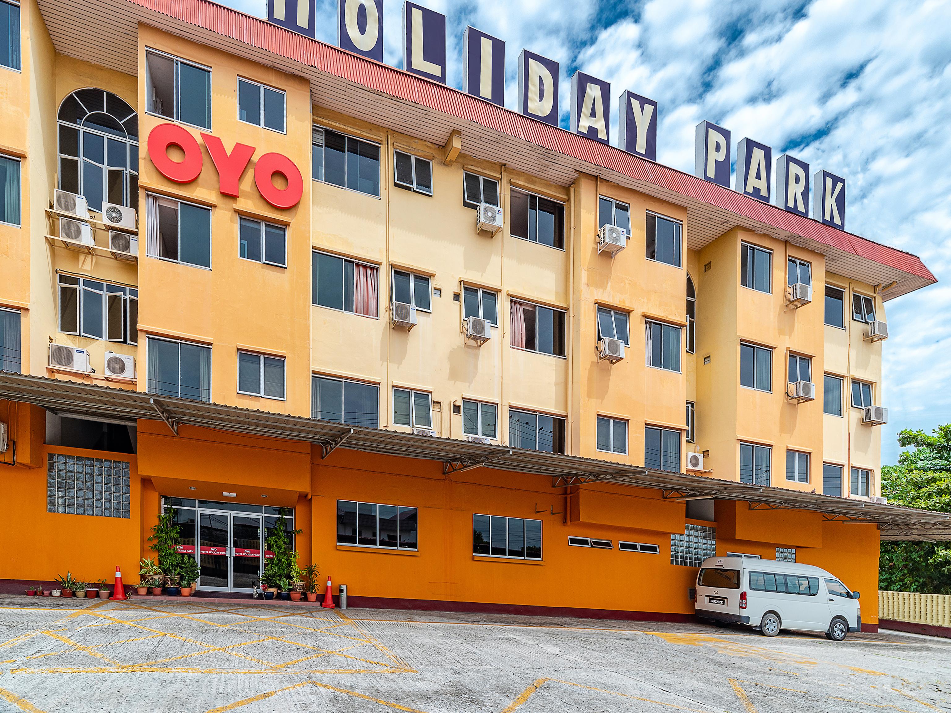 Oyo 89864 Hotel Holiday Park Kota Kinabalu Extérieur photo