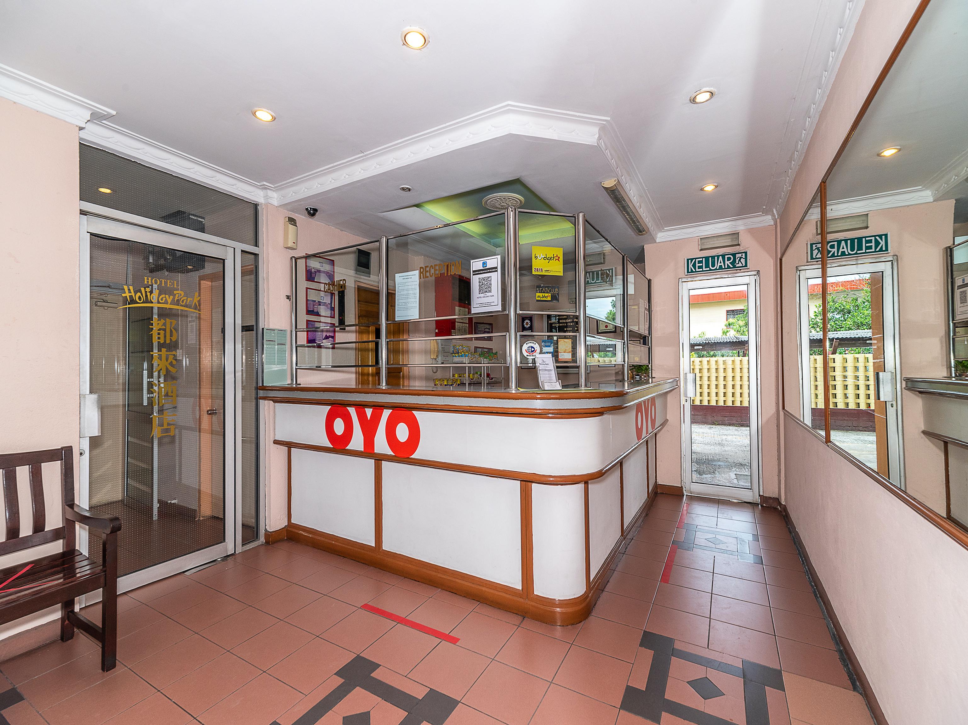 Oyo 89864 Hotel Holiday Park Kota Kinabalu Extérieur photo