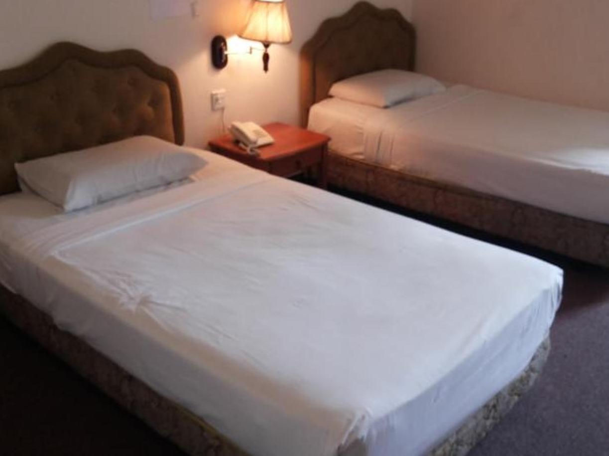 Oyo 89864 Hotel Holiday Park Kota Kinabalu Extérieur photo
