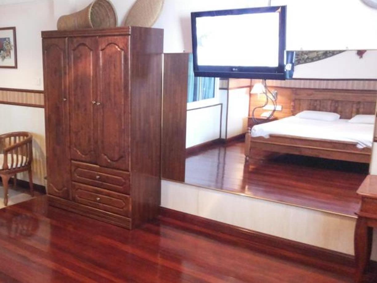 Oyo 89864 Hotel Holiday Park Kota Kinabalu Extérieur photo